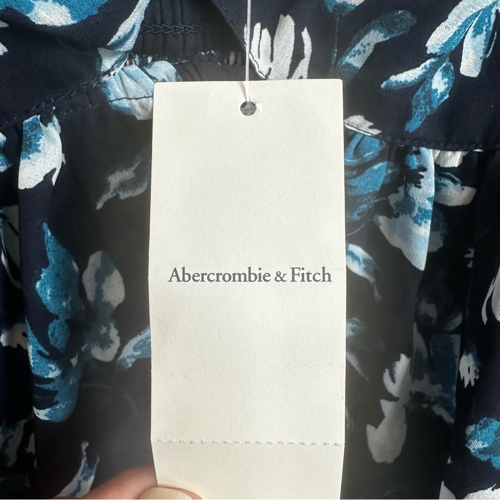 NWT Abercrombie & Fitch Blouse Women’s size Medium black blue floral smocked top - Picture 7 of 11
